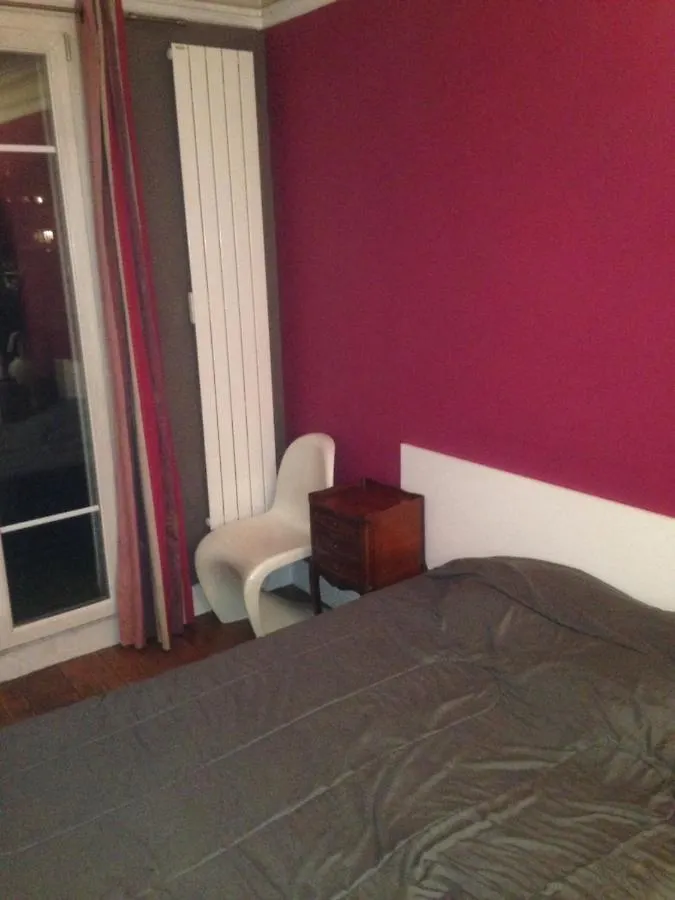 Guest House Dans Appartement Sur Paris France